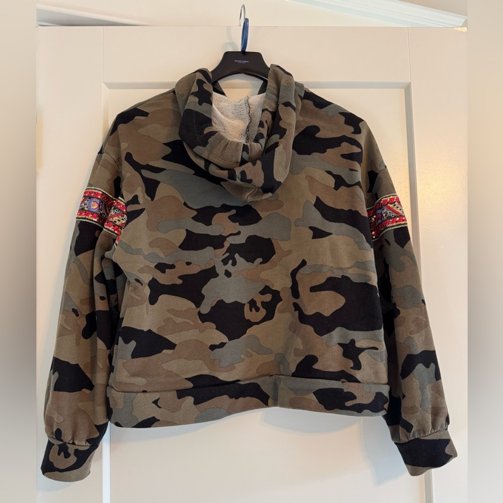 GUC! Zara Camo Hoodie with Embroidered Sleeve Accents, Sz. M - Picture 2 of 5